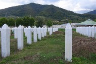 Cimetière et Mémorial de Srebrenica-Potoćari pour les victimes du massacre de Srebrenica de 1995, inauguré en 2003. © Sylvie Ramel pour PIMPA / 2013